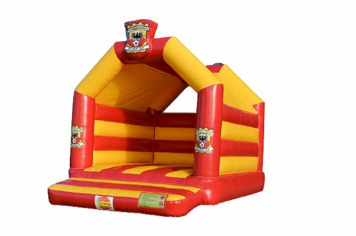 Maatwerk springkussen GO Ahead Eagles thema met logo's en kleuren